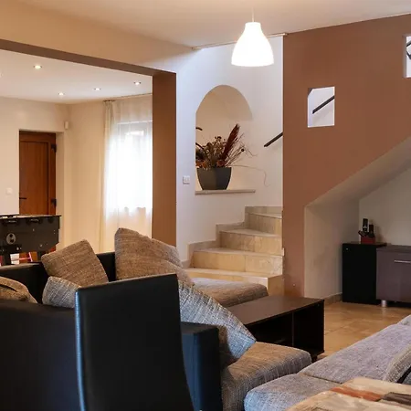 Arco بيت للعطل Juršići